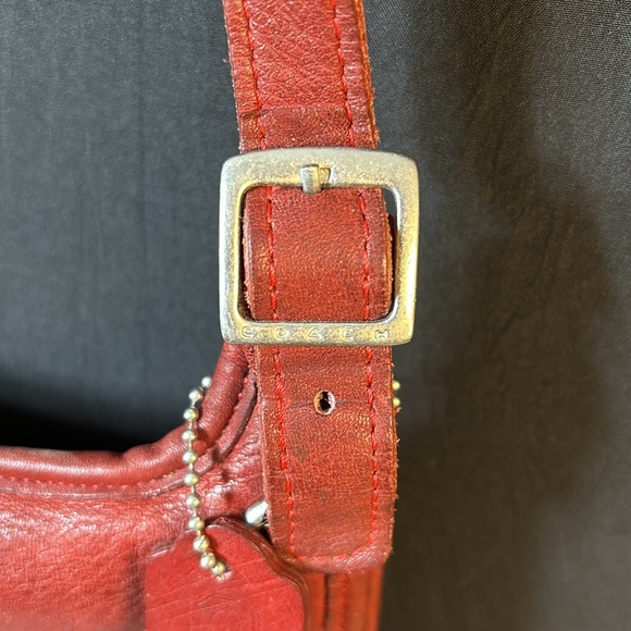 Coach leather bag. Dark red.  Vintage! One main compartment with zip pocket. - Picture 2 of 9